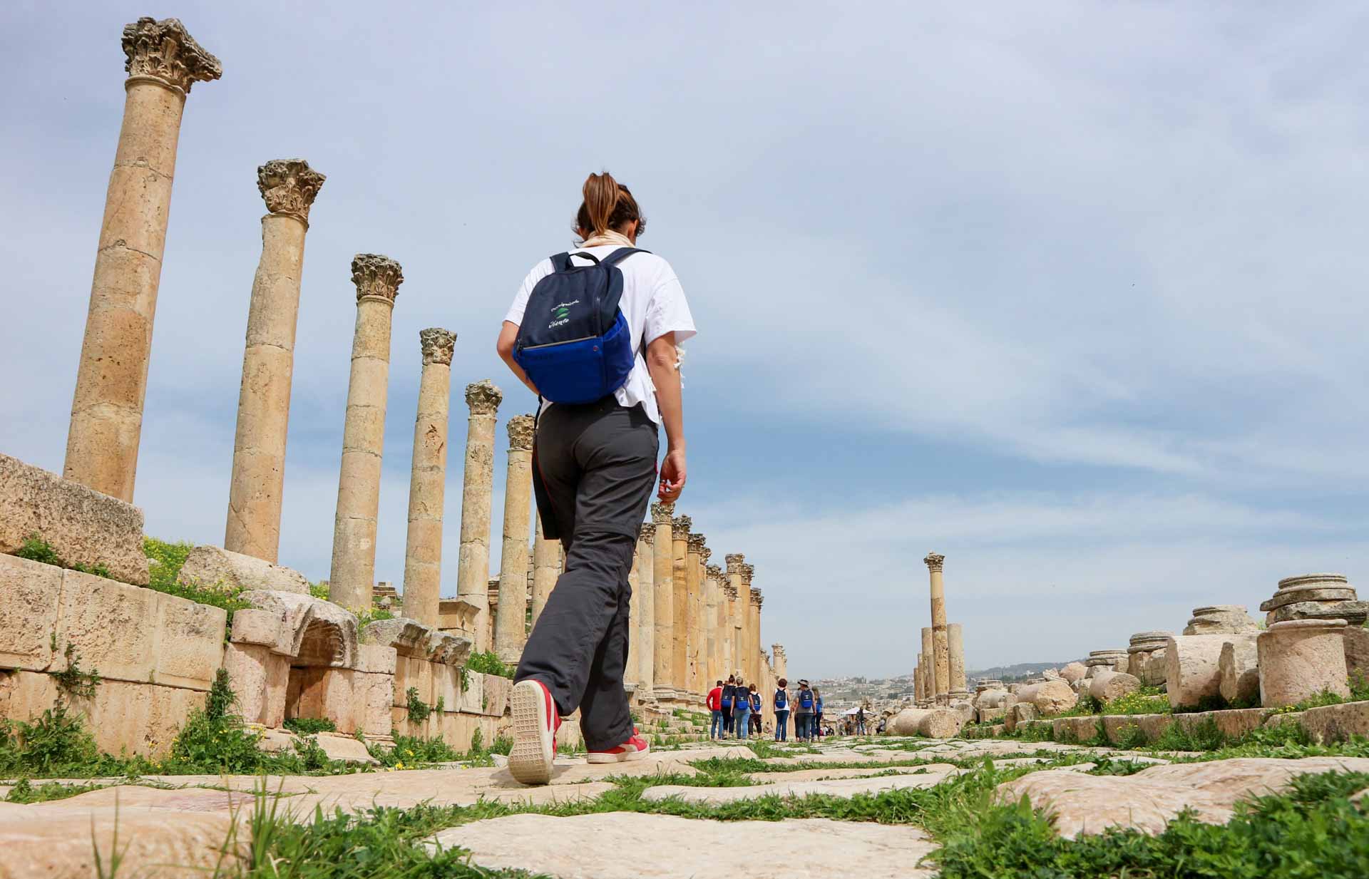 Únete al viaje a Jordania en grupo en el que conocer la tierra de los Nabateos, la impresionante Petra, las aguas del Mar Muerto y el desierto de Wadi Rum.