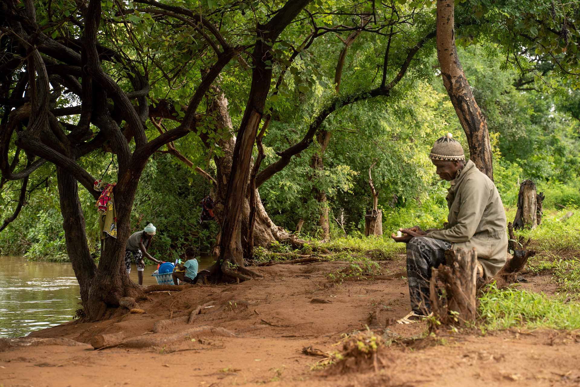 Descubre el país de las sonrisas. Viaja con un grupo a descubrir las maravillas del país Basari y alojándonos en campamentos solidarios.